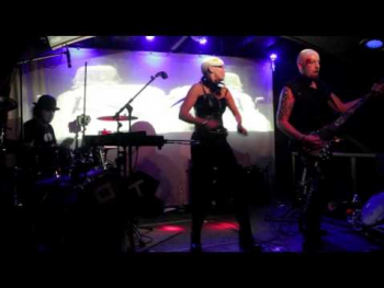 Oberer Totpunkt live bei CLASSIC Halloween im Cabaret Fledermaus (1)